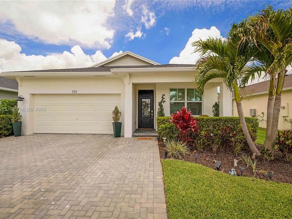 797 SE Bloomfield Rd, Port St. Lucie, FL 34984