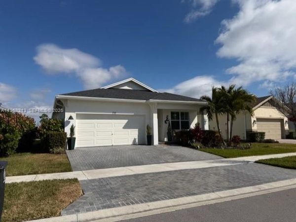 797 SE Bloomfield Rd, Port St. Lucie, FL 34984