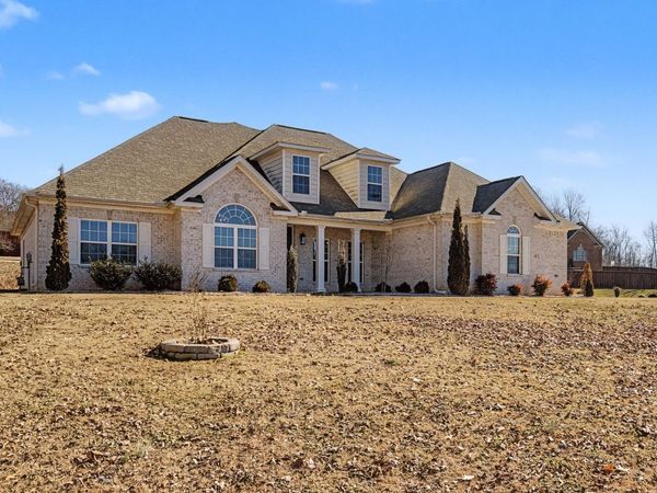41 Knotting Hill Dr, Fayetteville, TN 37334