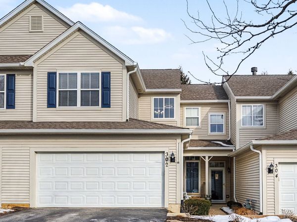 302 Tower Hill Drive, Unit 302, St. Charles, IL 60175