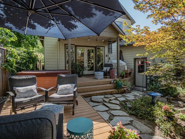 2729 Clay Creek Way, Ashland, OR 97520