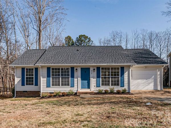 8528 Woodford Bridge Drive, Charlotte, NC 28216