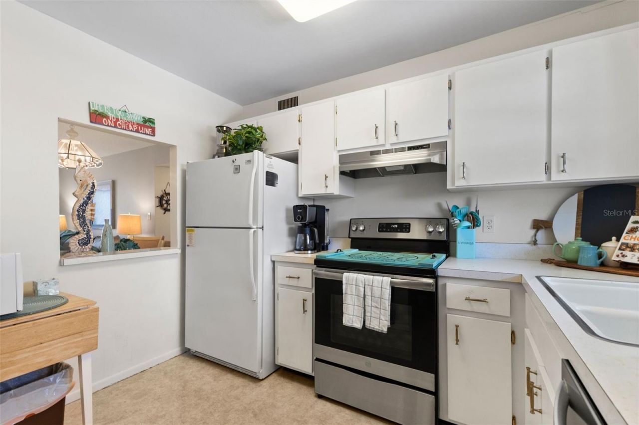 915 Beach Road, Unit 318, Sarasota, FL 34242 Photo