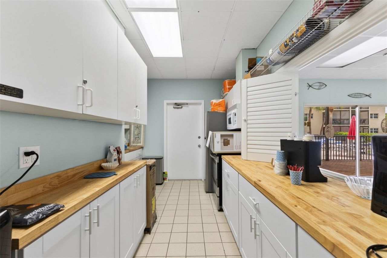915 Beach Road, Unit 318, Sarasota, FL 34242 Photo