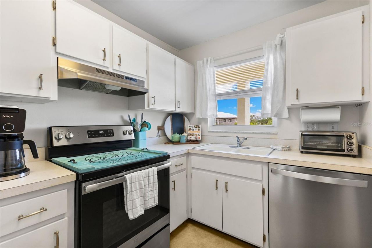 915 Beach Road, Unit 318, Sarasota, FL 34242 Photo