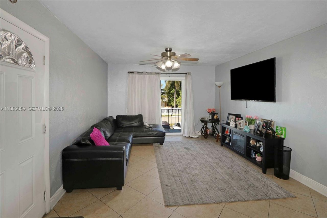 1275 W 35th St , Unit 45B, Hialeah, FL 33012 Photo