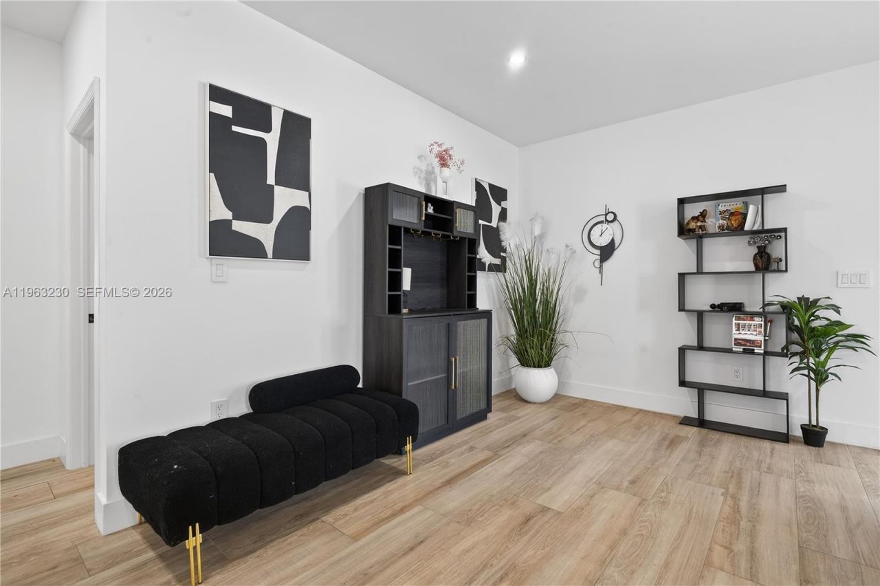 913 NE 15th St, Fort Lauderdale, FL 33304 Photo