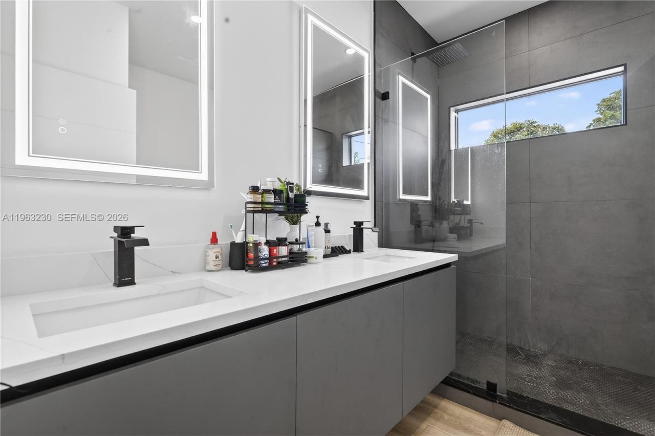 913 NE 15th St, Fort Lauderdale, FL 33304 Photo