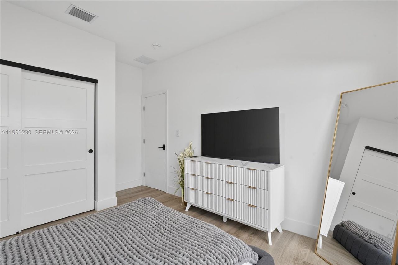 913 NE 15th St, Fort Lauderdale, FL 33304 Photo