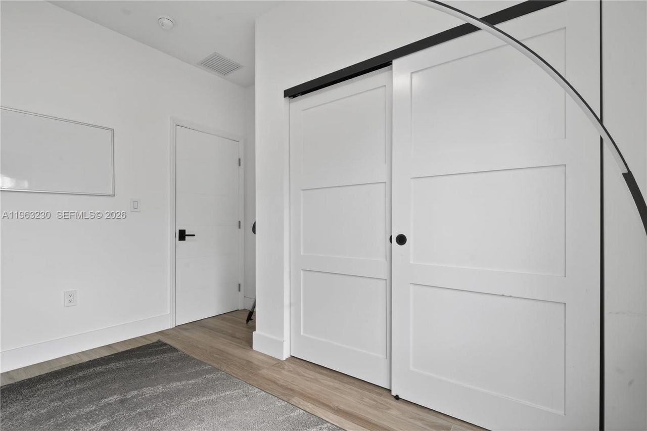 913 NE 15th St, Fort Lauderdale, FL 33304 Photo