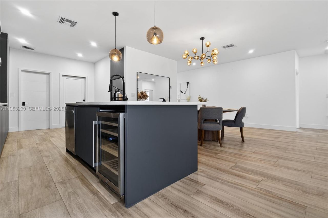 913 NE 15th St, Fort Lauderdale, FL 33304 Photo