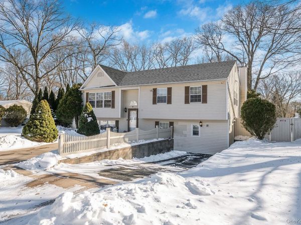 4 W Prospect Street, Selden, NY 11784