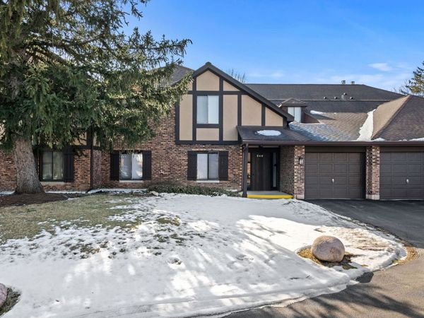 840 Sheldon Court, Unit B, Wheaton, IL 60189