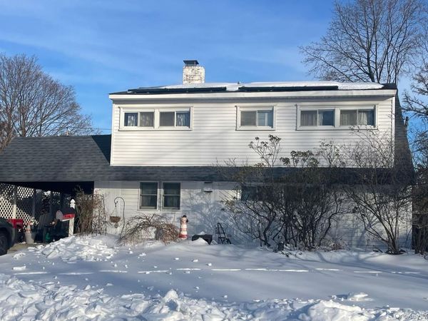 39 Beacon Lane, Hicksville, NY 11801