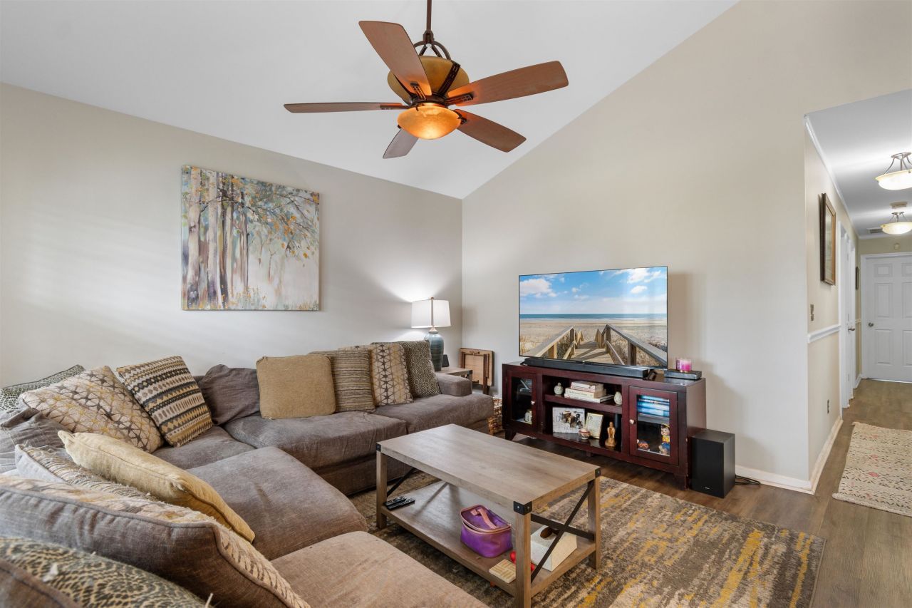 2205 Haystack Way Photo 6