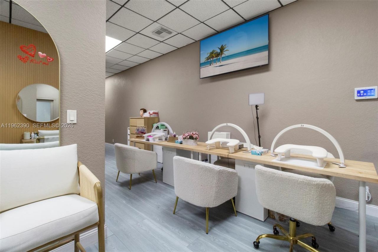 Ne 32 Str , Fort Lauderdale, FL 33308 Photo