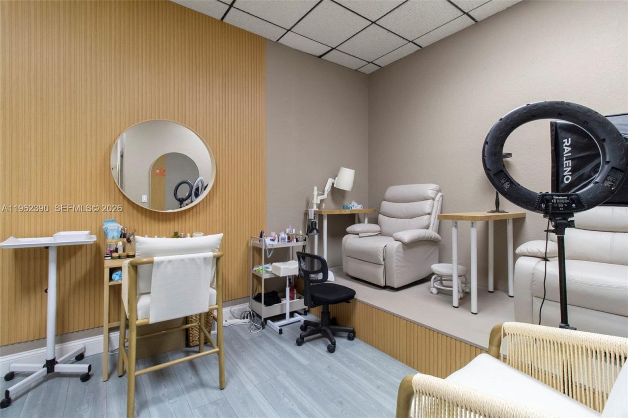 Ne 32 Str , Fort Lauderdale, FL 33308 Photo