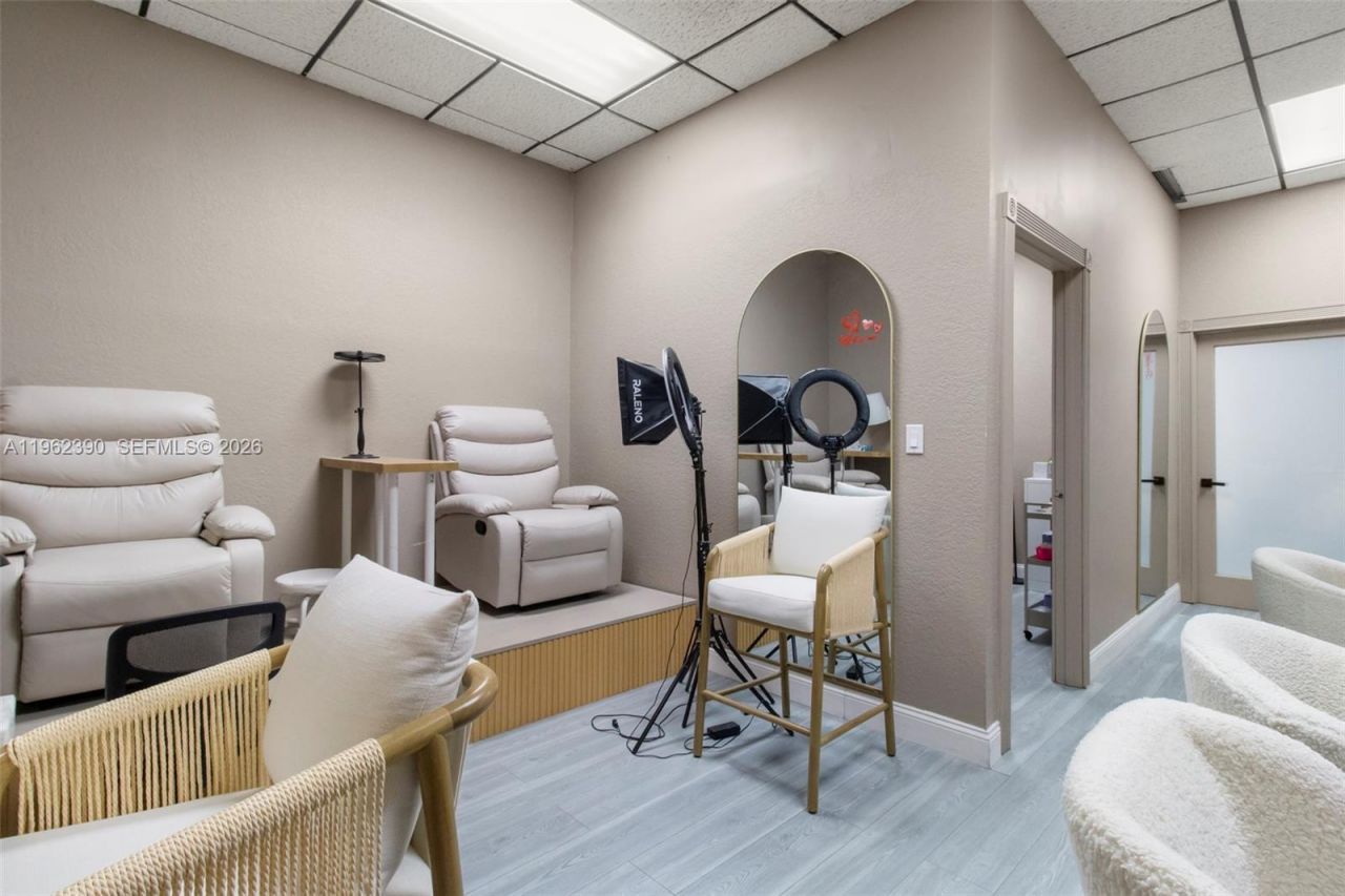 Ne 32 Str , Fort Lauderdale, FL 33308 Photo