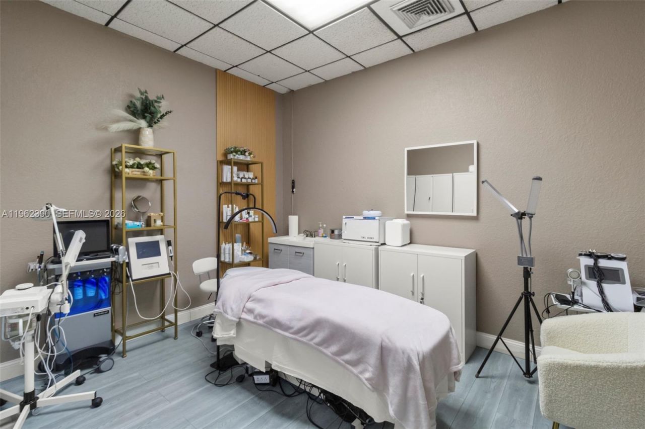 Ne 32 Str , Fort Lauderdale, FL 33308 Photo