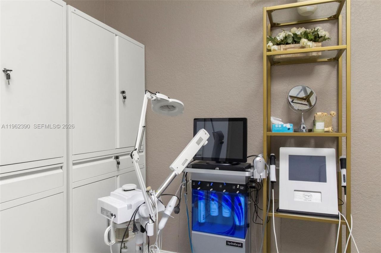 Ne 32 Str , Fort Lauderdale, FL 33308 Photo