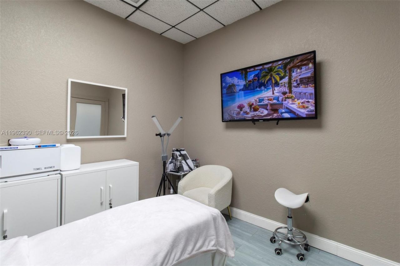 Ne 32 Str , Fort Lauderdale, FL 33308 Photo