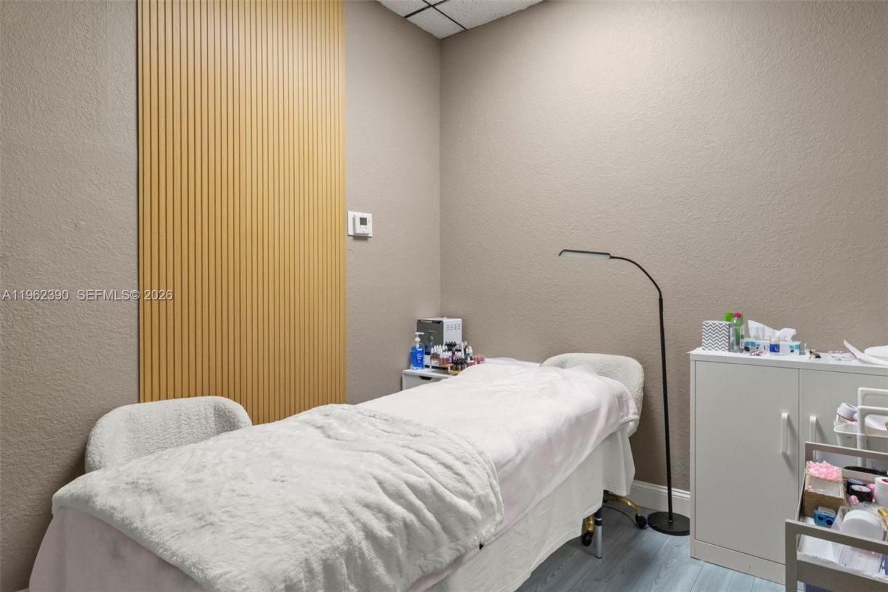 Ne 32 Str , Fort Lauderdale, FL 33308 Photo