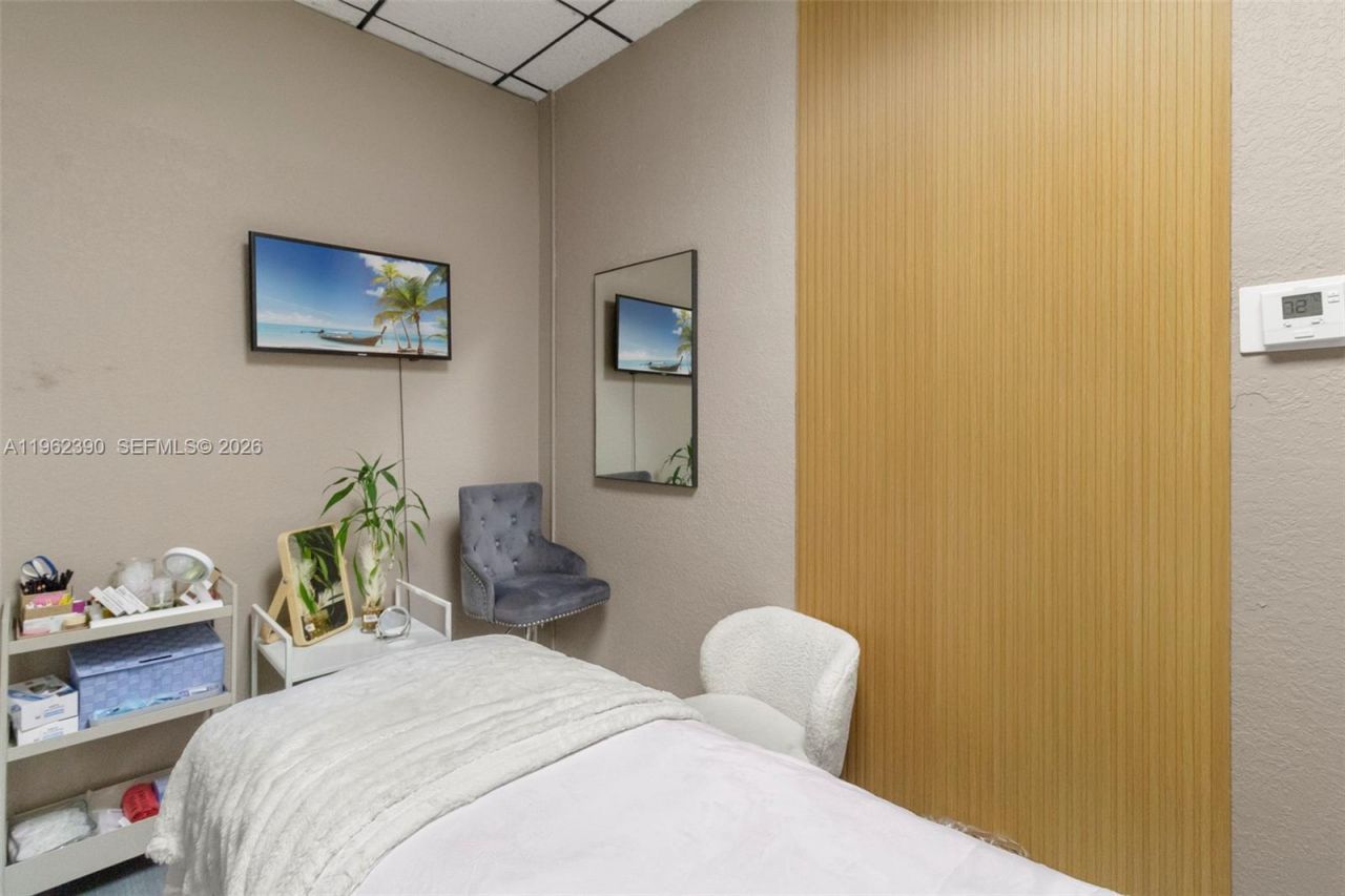 Ne 32 Str , Fort Lauderdale, FL 33308 Photo