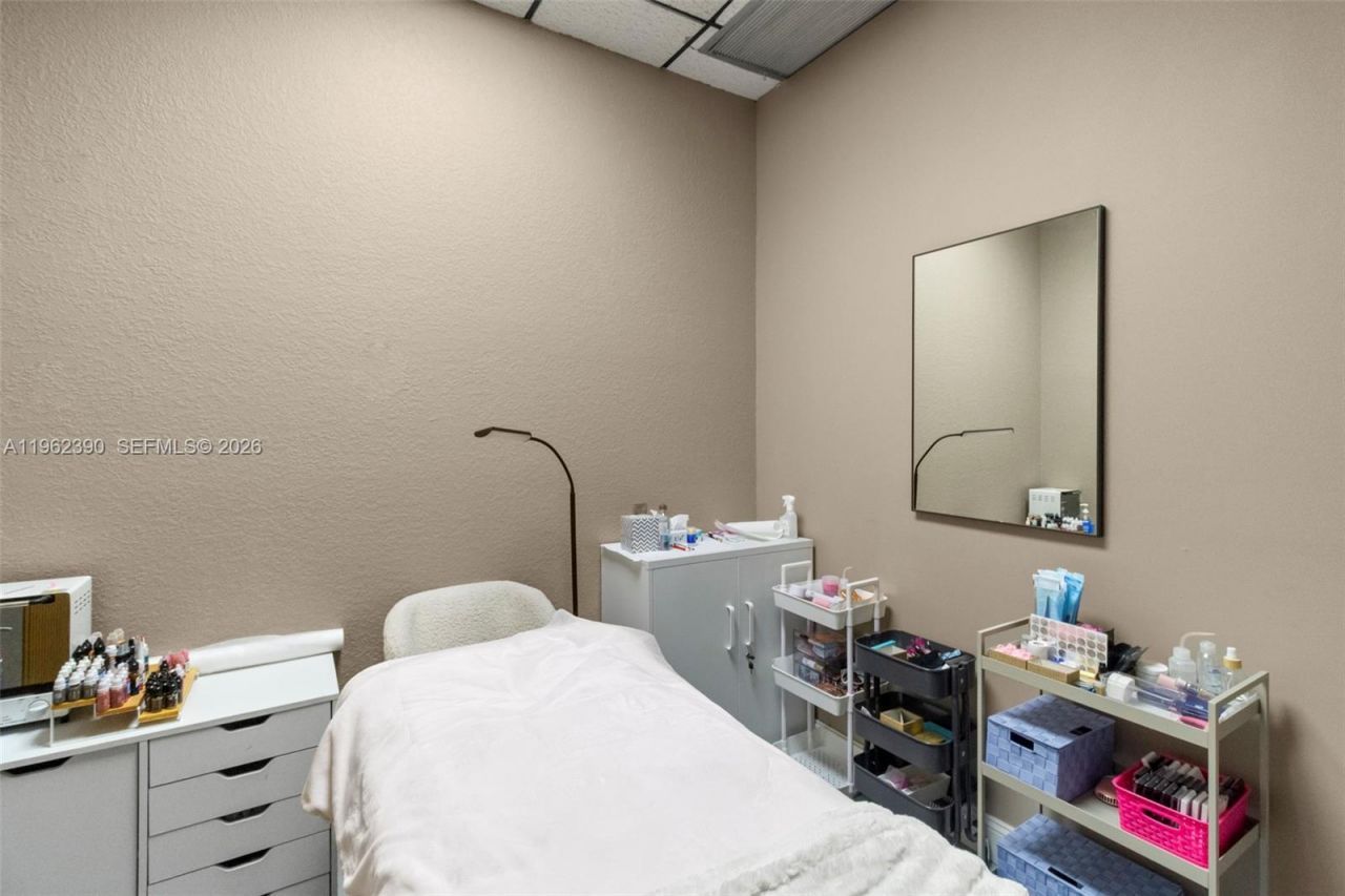 Ne 32 Str , Fort Lauderdale, FL 33308 Photo