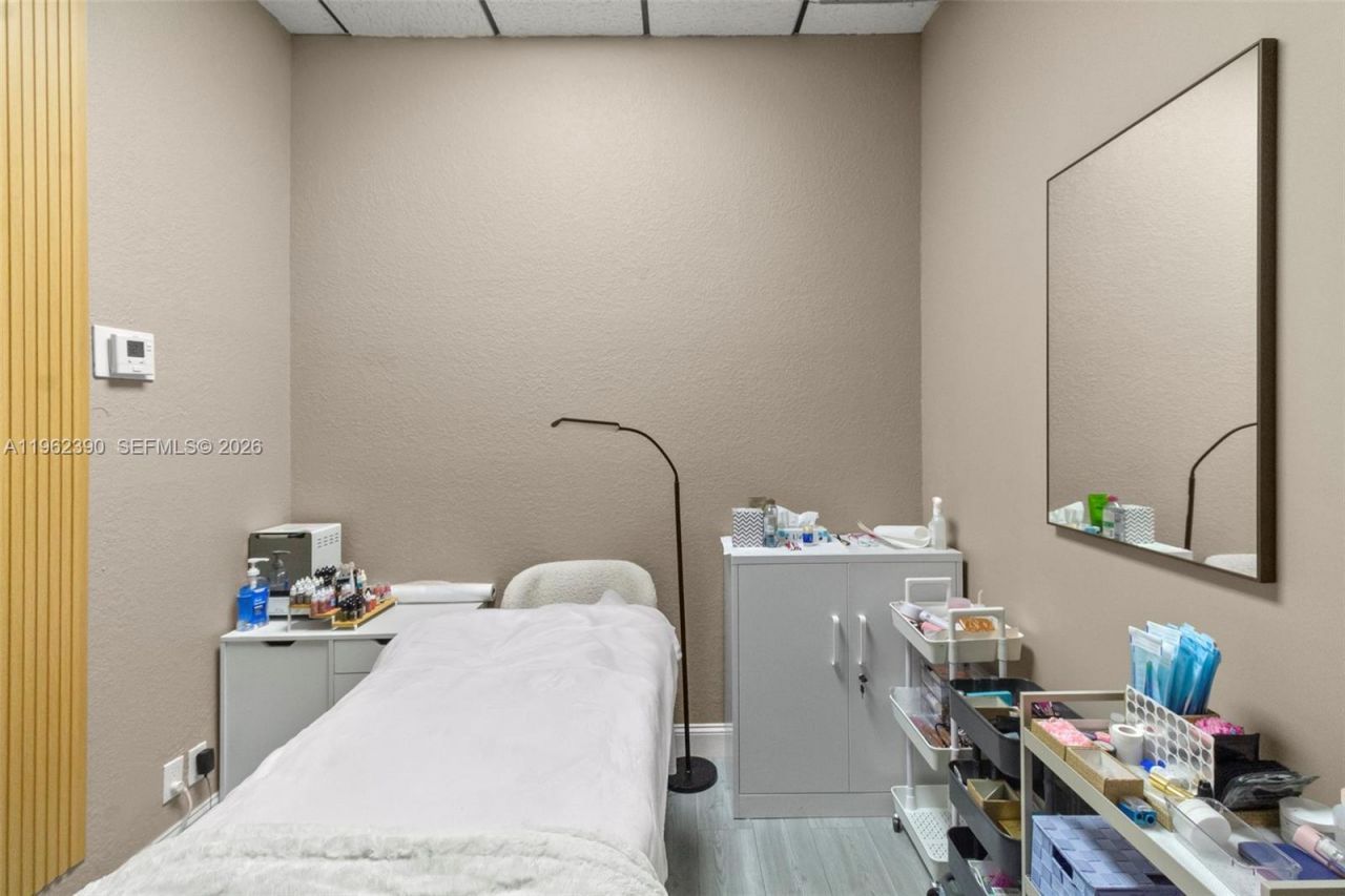 Ne 32 Str , Fort Lauderdale, FL 33308 Photo