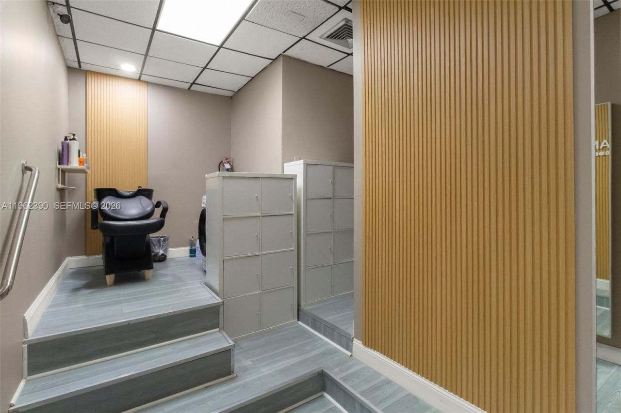 Ne 32 Str , Fort Lauderdale, FL 33308 Photo