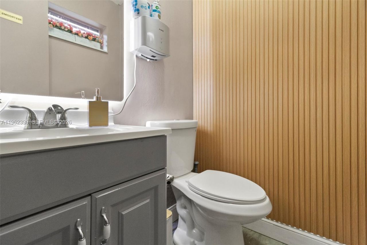 Ne 32 Str , Fort Lauderdale, FL 33308 Photo