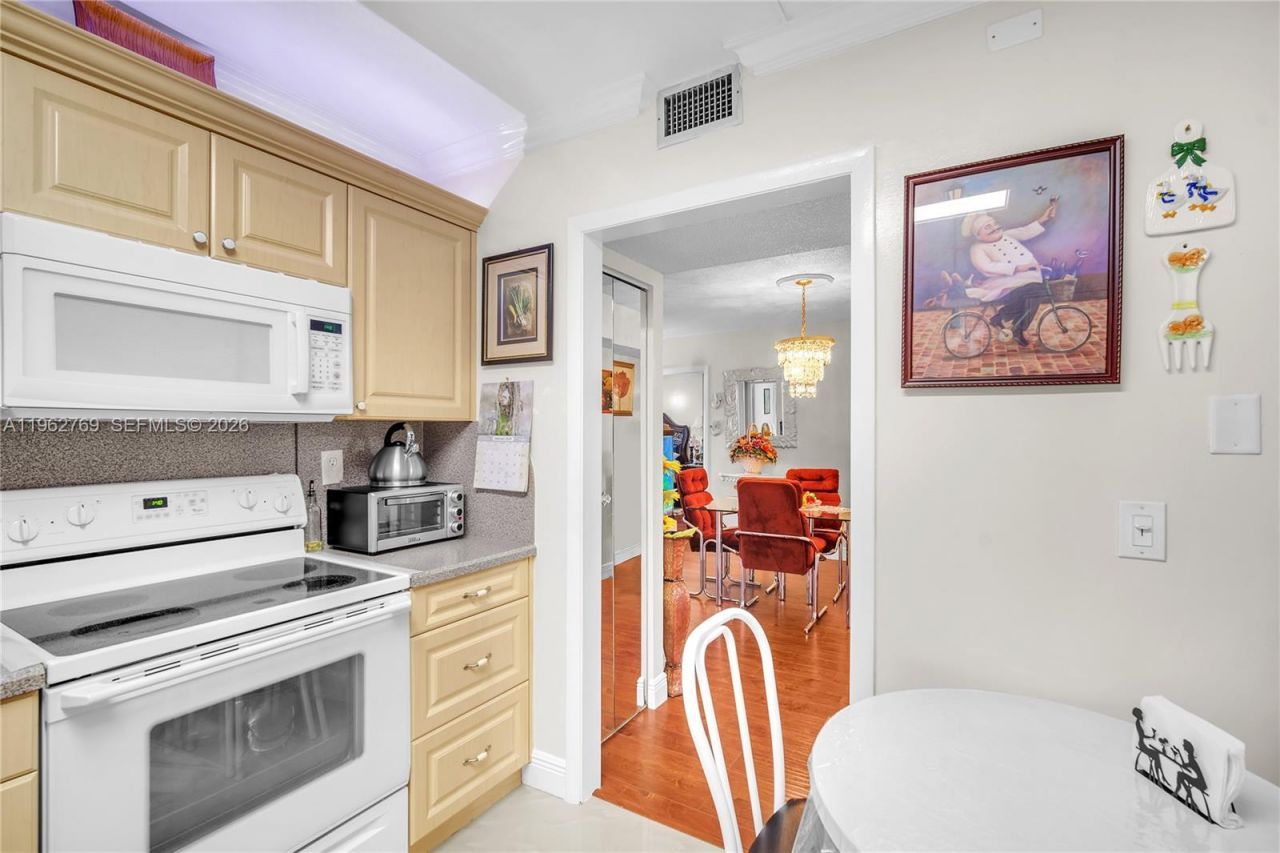 4160 Inverrary Dr, Unit 308, Lauderhill, FL 33319 Photo