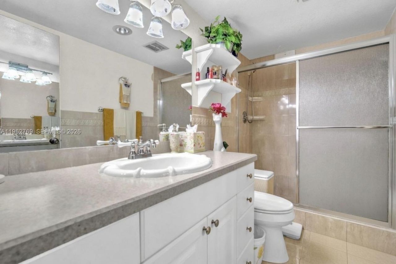 4160 Inverrary Dr, Unit 308, Lauderhill, FL 33319 Photo