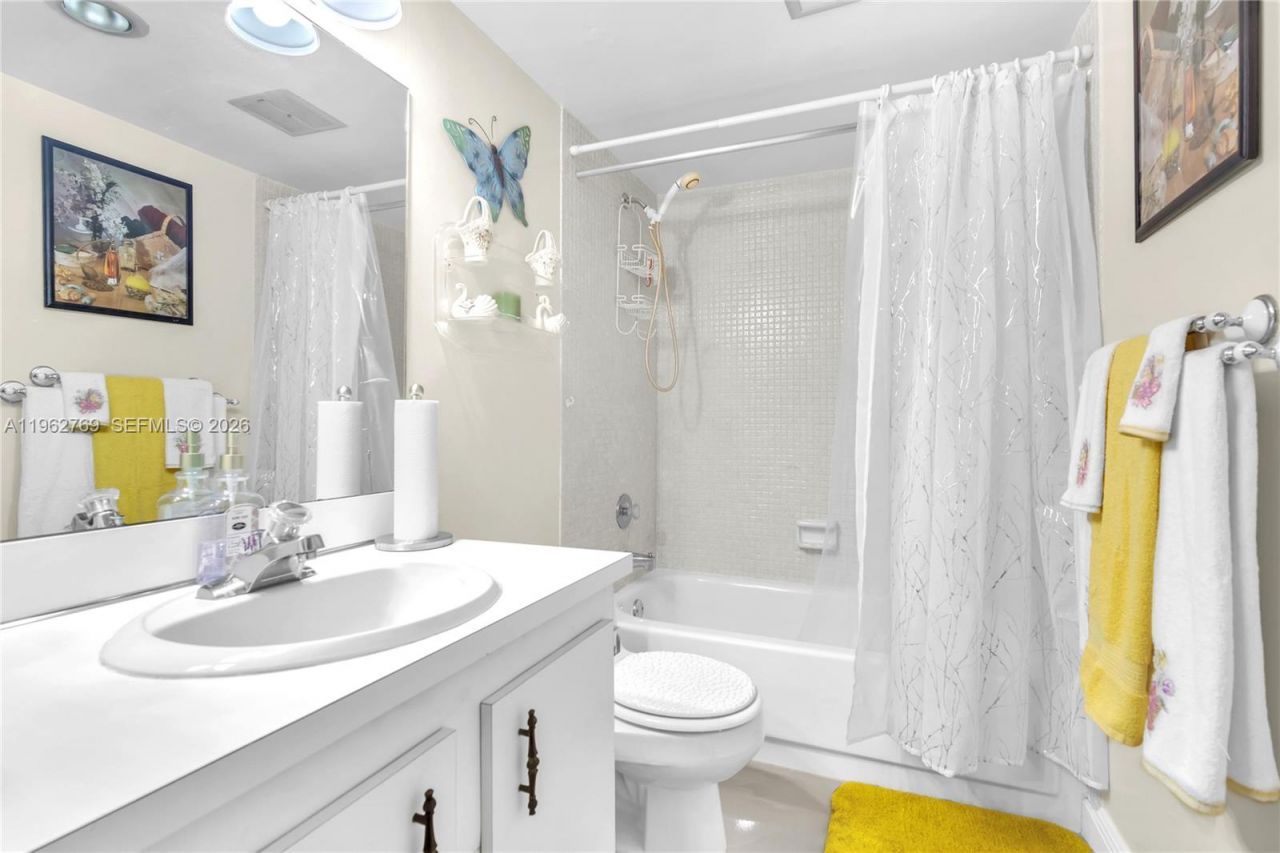 4160 Inverrary Dr , Unit 308, Lauderhill, FL 33319 Photo