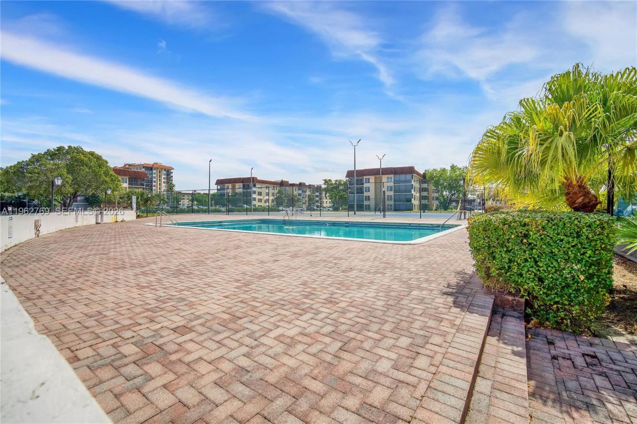 4160 Inverrary Dr, Unit 308, Lauderhill, FL 33319 Photo