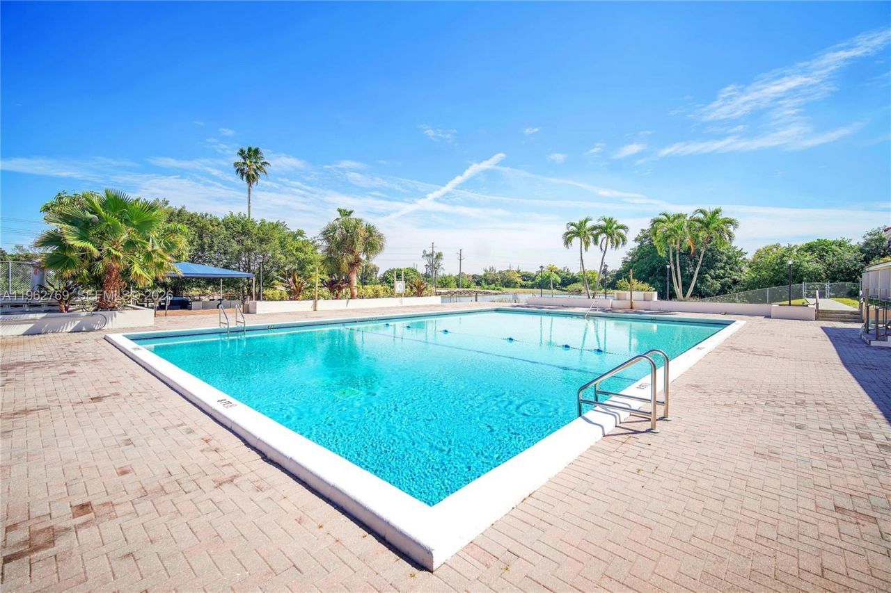 4160 Inverrary Dr, Unit 308, Lauderhill, FL 33319 Photo