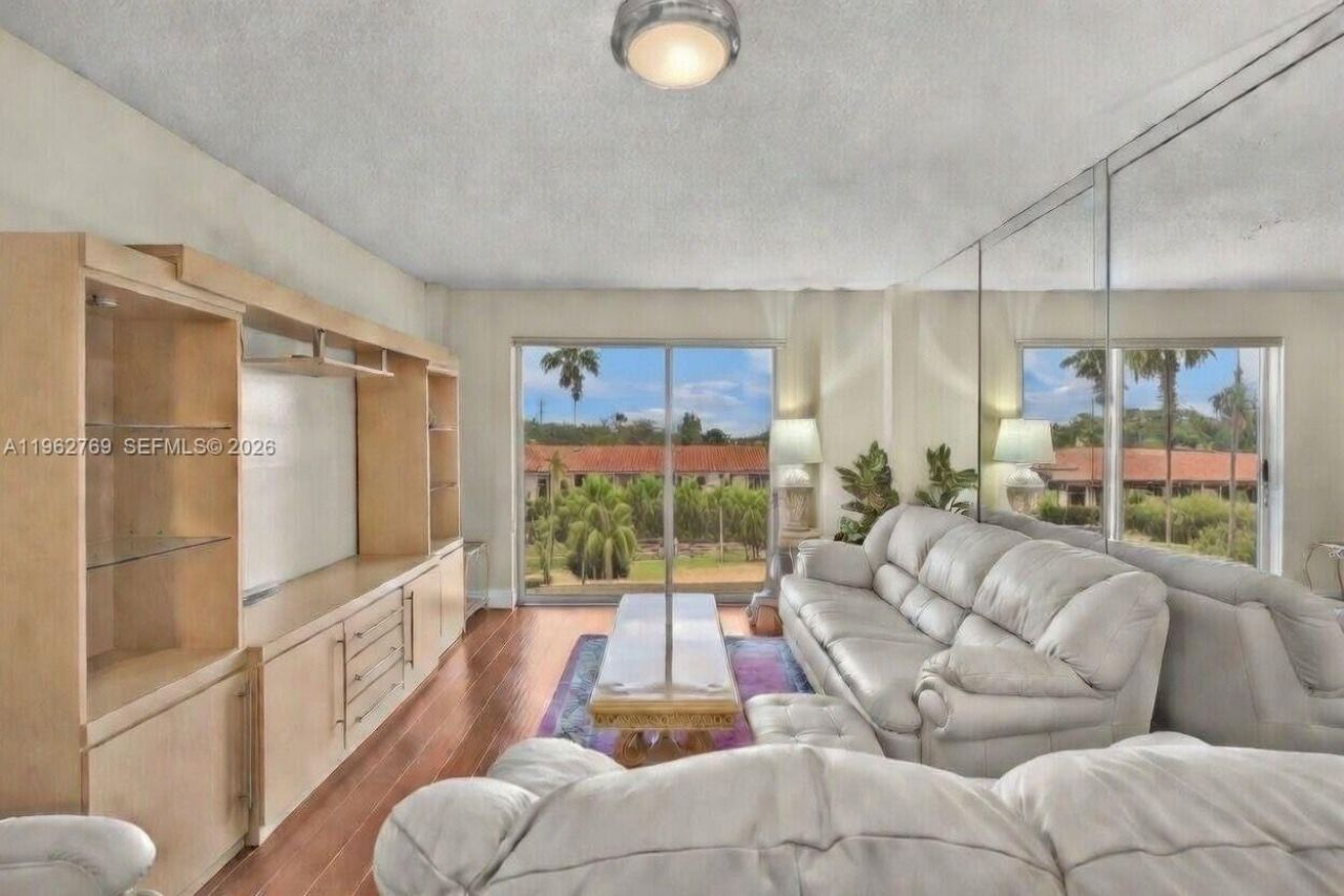 4160 Inverrary Dr, Unit 308, Lauderhill, FL 33319 Photo