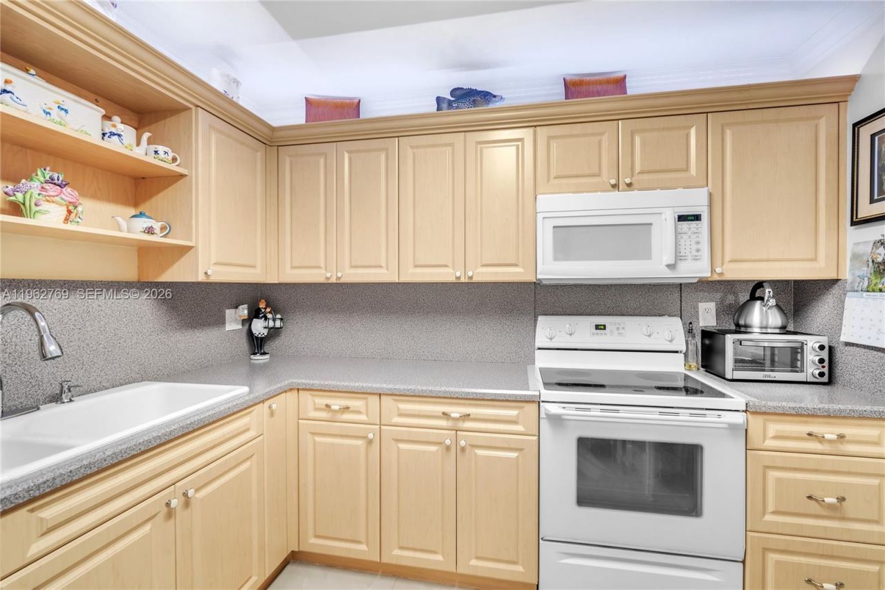 4160 Inverrary Dr, Unit 308, Lauderhill, FL 33319 Photo