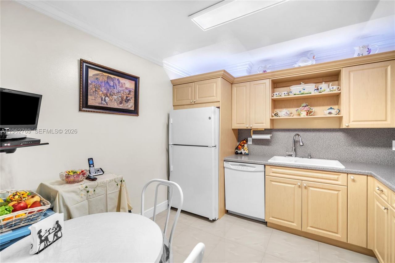 4160 Inverrary Dr, Unit 308, Lauderhill, FL 33319 Photo