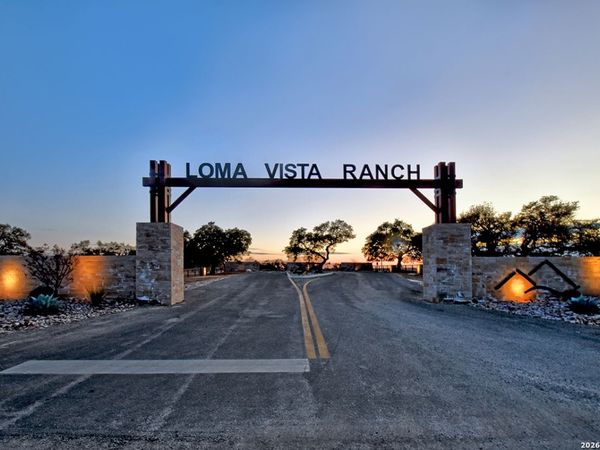 1045 S Shapen Springs, Kerrville, TX 78028