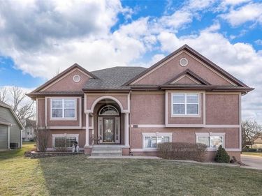 5118 SW Pelican Point, Lee's Summit, MO 64082