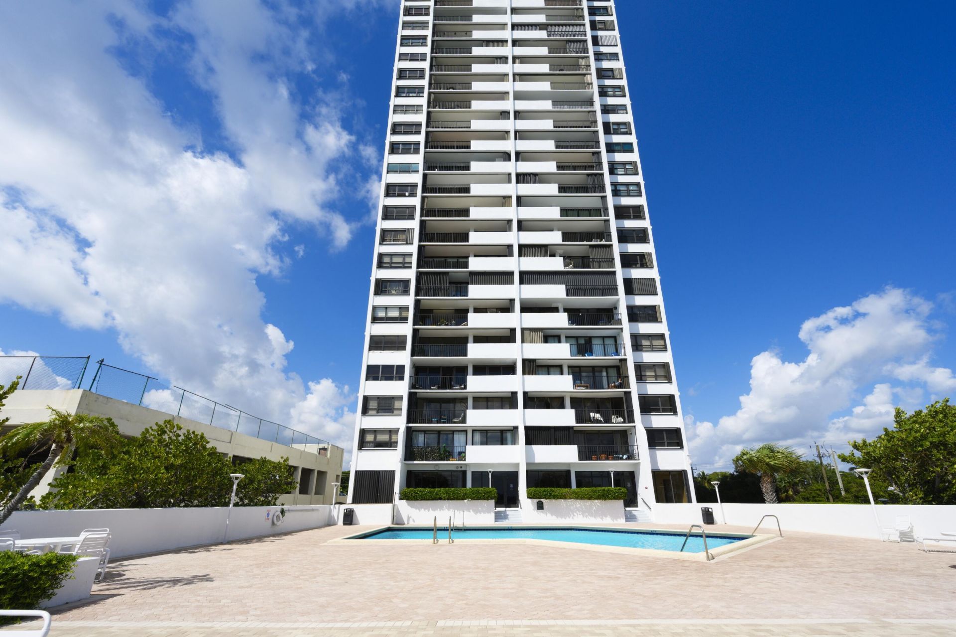 5600 N Flagler Drive, Unit 1906, West Palm Beach, FL 33407 Photo