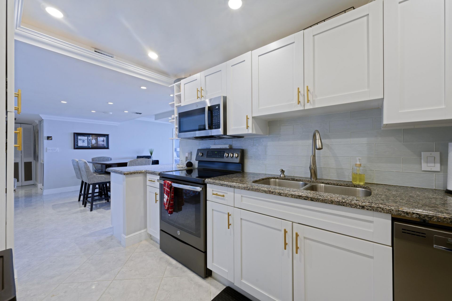 5600 N Flagler Drive, Unit 1906, West Palm Beach, FL 33407 Photo