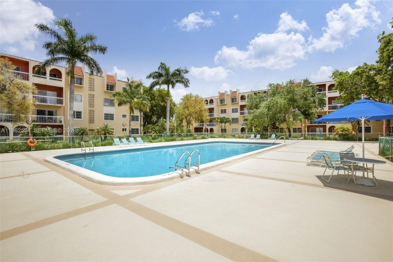 8103 Camino Real , Unit C413, Miami, FL 33143 Photo