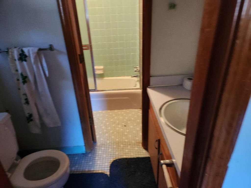 696 Eastland Avenue Photo 6