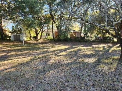 696 Eastland Avenue Photo 8