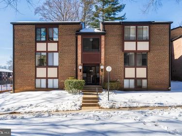 9713 KINGS CROWN COURT, Unit 102, FAIRFAX, VA 22031