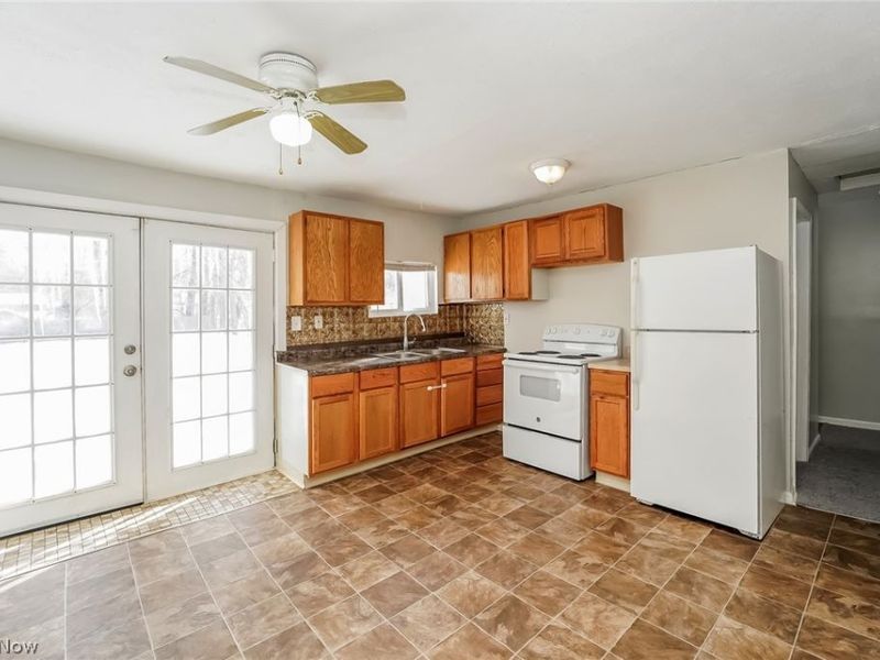 931 Crestline Drive, Akron, OH 44312 Photo 4