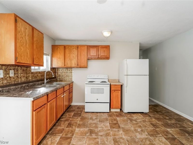 931 Crestline Drive, Akron, OH 44312 Photo 5