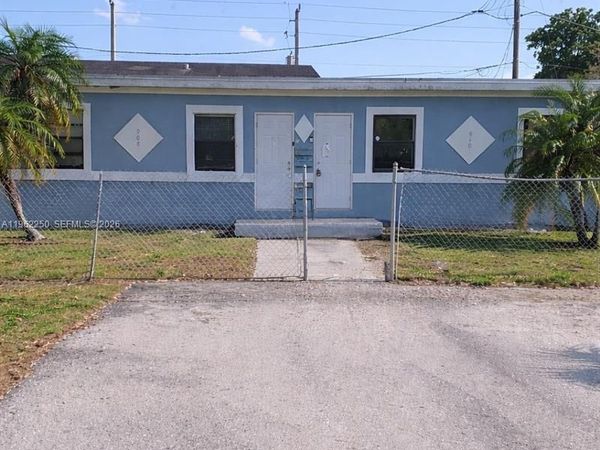 908 SW Avenue D, Belle Glade, FL 33430